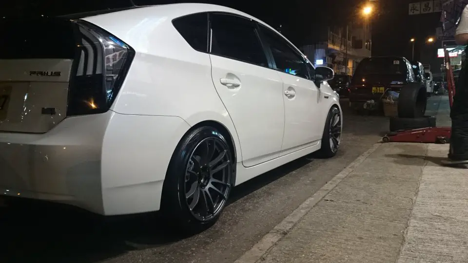 Toyota Prius custom wheels Rays Gram Lights 57Xtreme 18x8.5, ET +42, tire size / R18. 18x9.5 ET+40