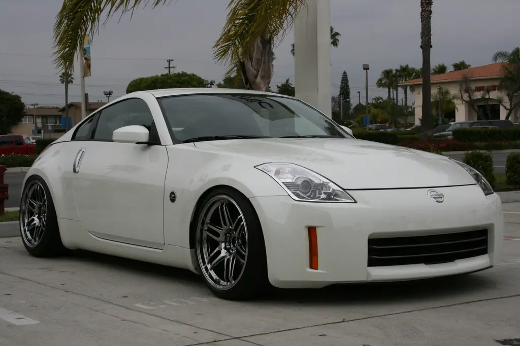 Nissan 350Z custom wheels AME TM02 19x9.5, ET +12, tire size 245/35