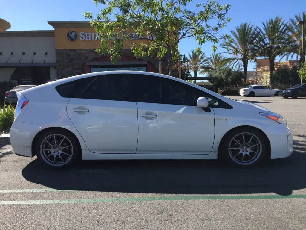 Toyota Prius OZ Racing Omnia 17x7.5