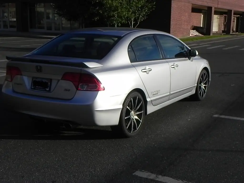 Honda Civic Momo Corse TenS 18x7.5