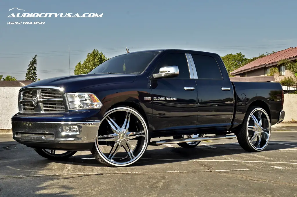 RAM 1500 Estrella Cursa 30x9.5